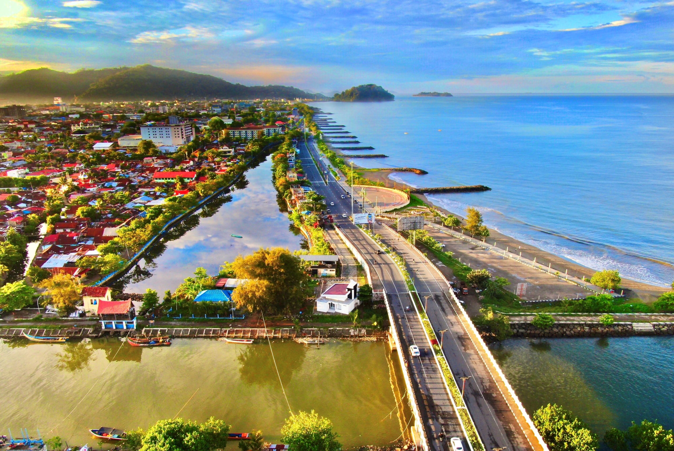 pemandangan di pantai padang